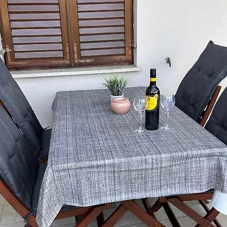Beachfront In 44653 Apartmán